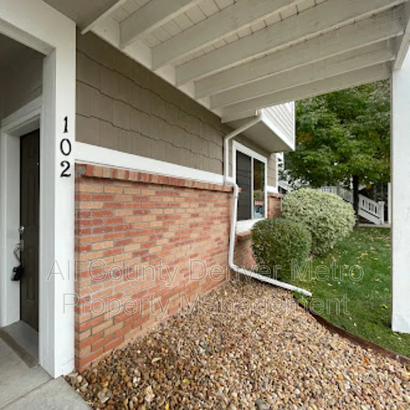2 bed, 2.0 bath, 1048 sqft, $1,985 — Photo 4
