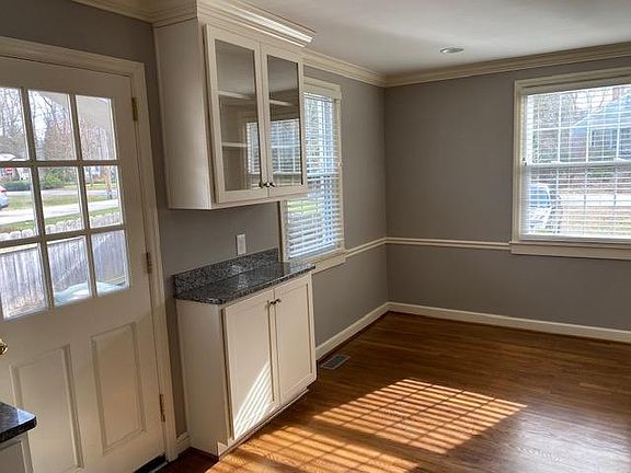Kitchen dining space