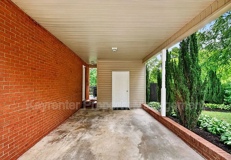 9415 Glen Cross Dr — Photo 28