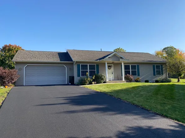 3-406 White Tail Cir, Lanark, IL 61046