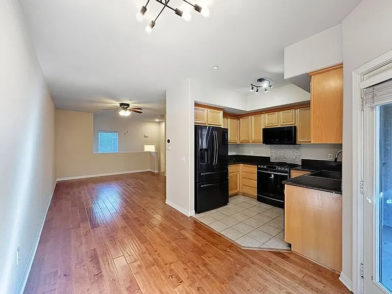 3938 Iowa St — Photo 5