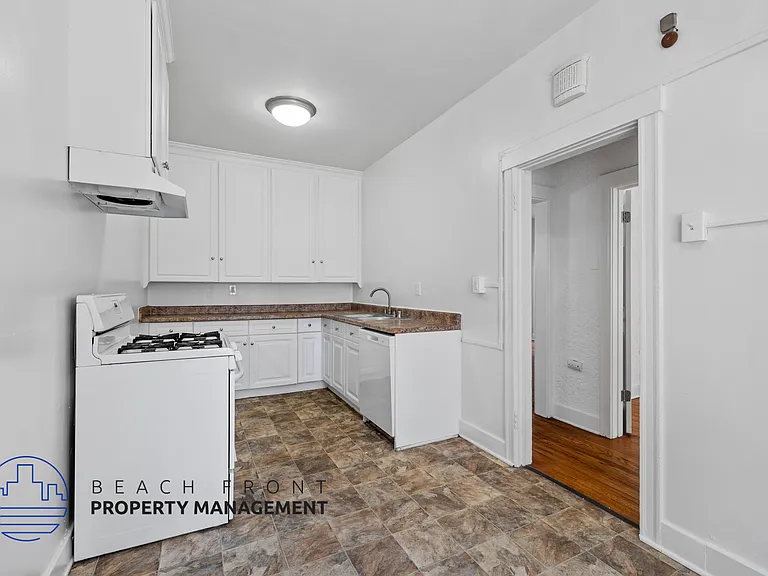 566 W. 17th St. — Photo 3