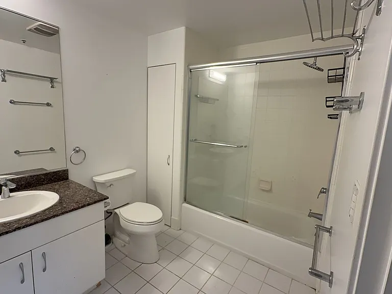 260 King St #607 — Photo 11