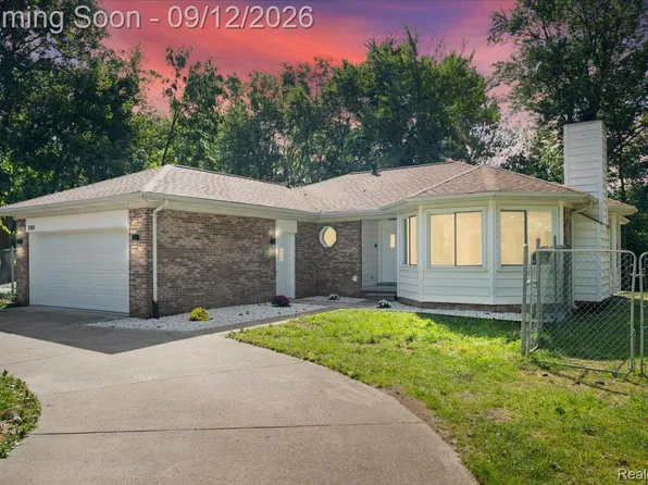 380 E South Blvd, Troy, MI 48085