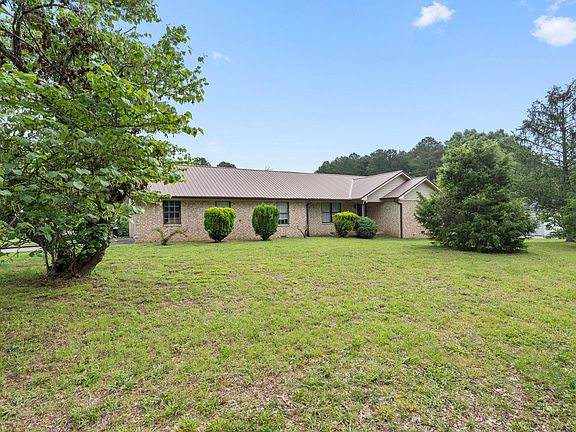 2nd image of 501 Live Oak Trl NE