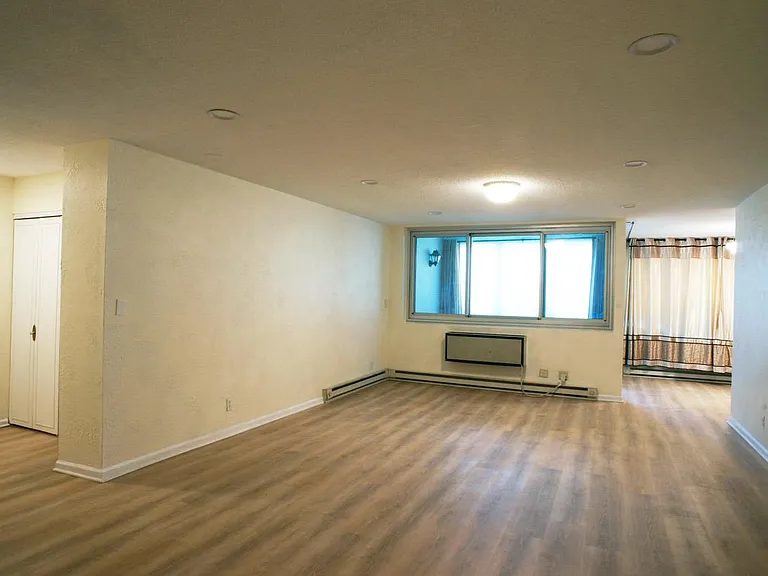 1 Strawberry Hill Ave #1E — Photo 13