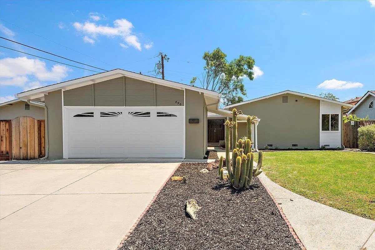 890 Brent Dr photo 1