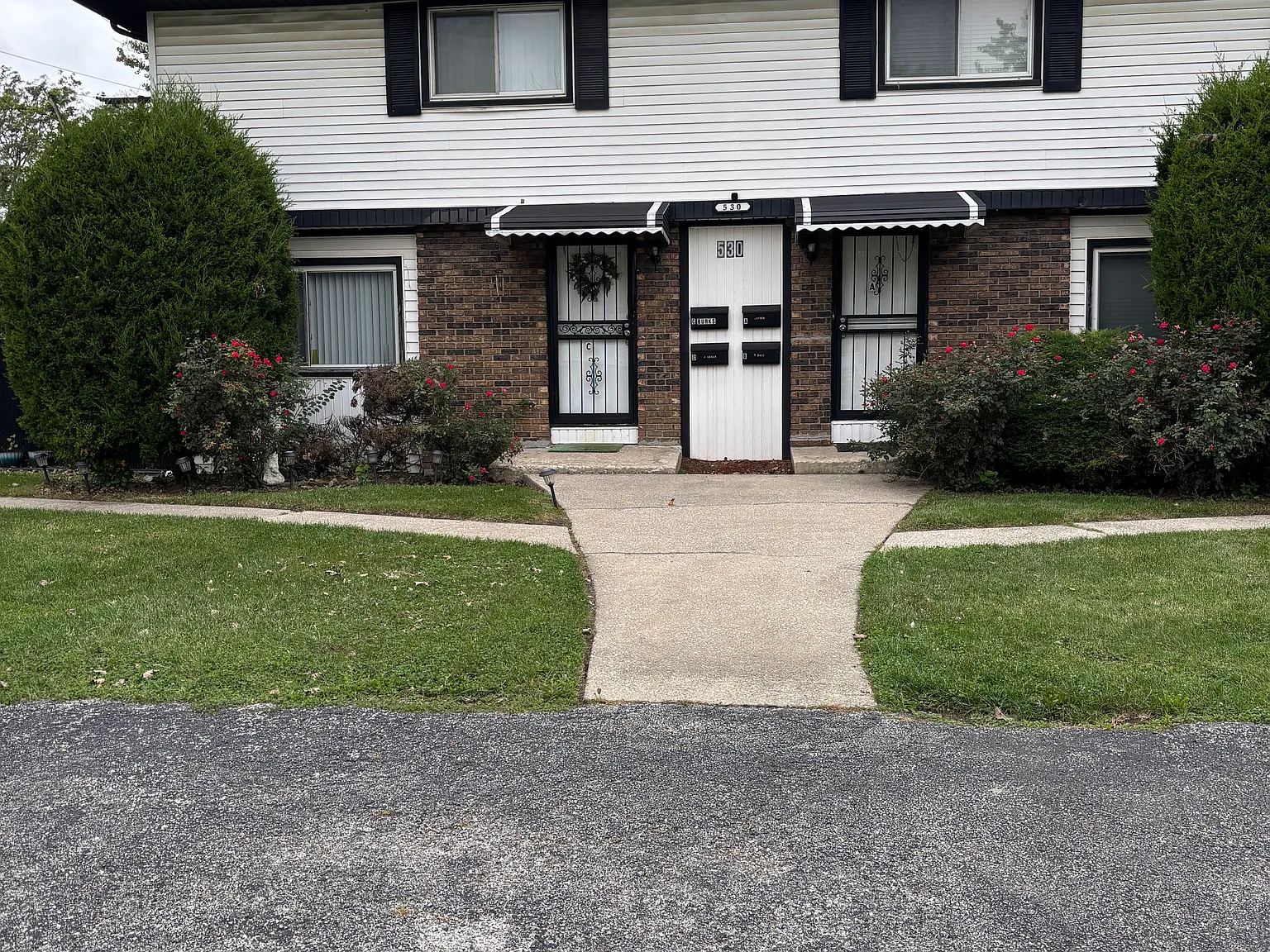 3 bed, 1.5 bath, 1200 sqft, $1,800 — Photo 1