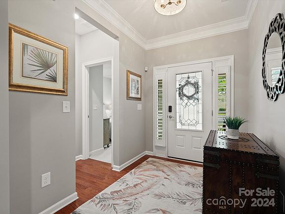 5th image of 406 Brier Knob Dr