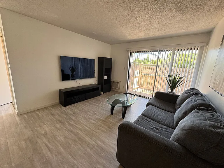100 Kinross Dr #9 — Photo 10
