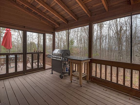 Grilling area, screened porc