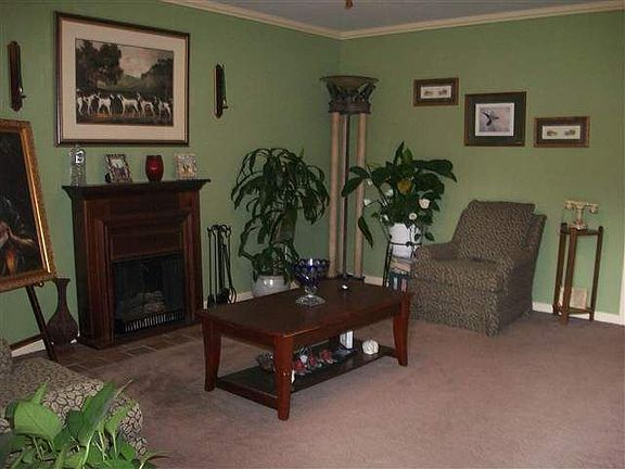 2nd image of 2100 Woodrow Dr