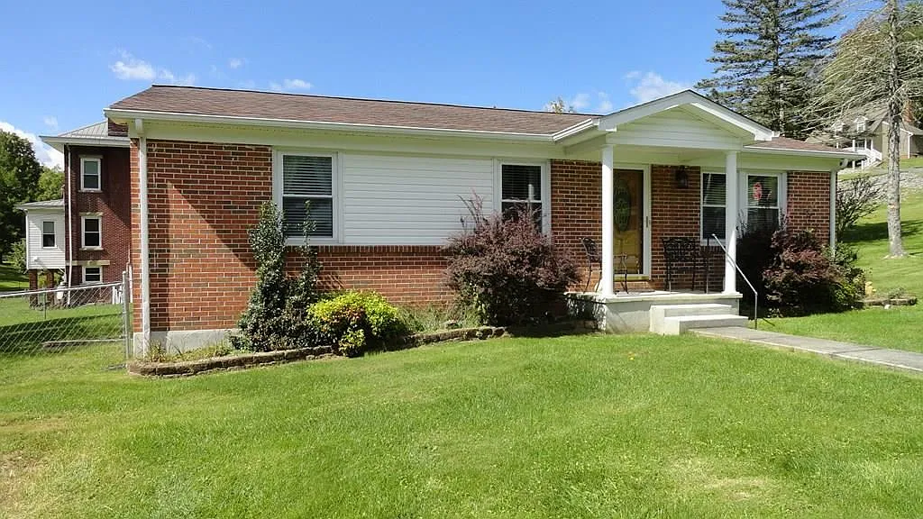 122 Finview St photo 1