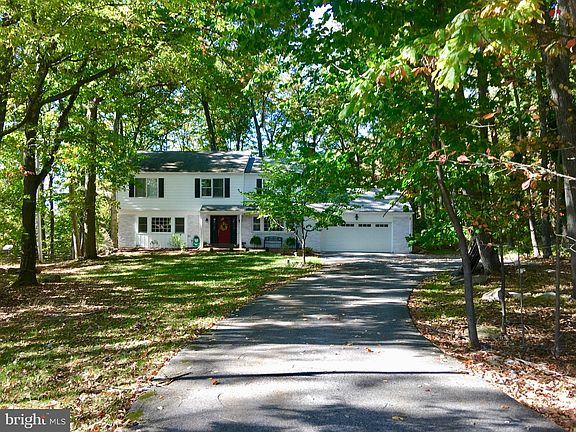 3rd image of 6202 White Oak Dr