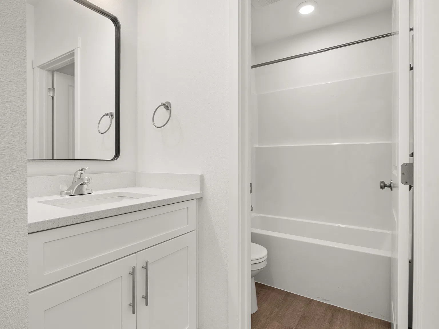 1 bed, $1,330 — Photo 4