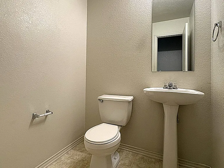 152 Ryan Cir #B — Photo 10