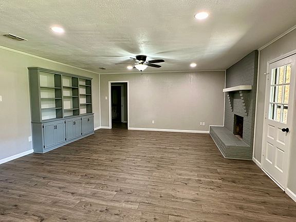 3rd image of 1021 Harbor Lakes Dr