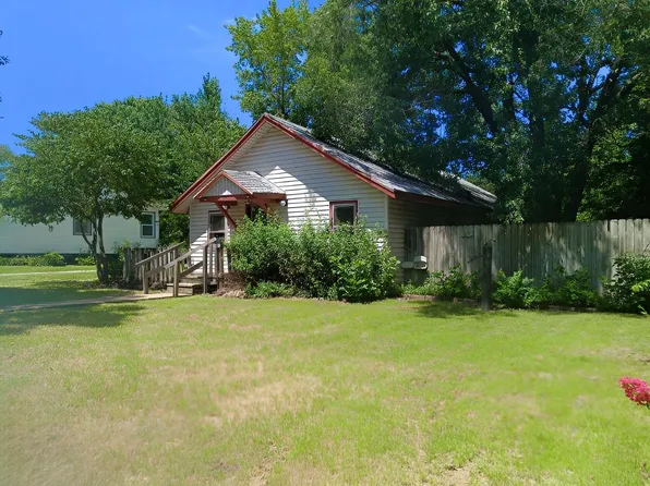 320 W Ellis Ave, Potwin, KS 67123