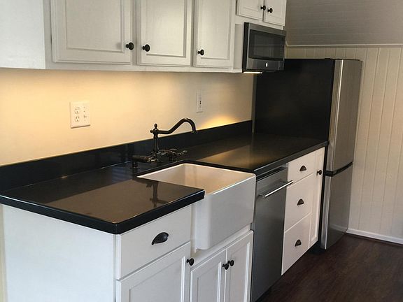 4th image of 415 N Tremont St