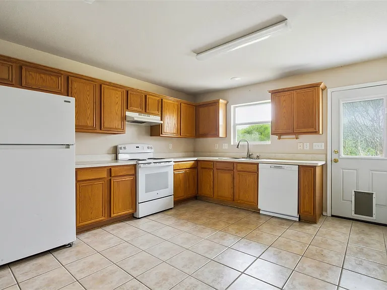 100 Pinnacle Cir — Photo 16