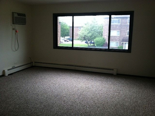 2nd image of 14055 Kilpatrick Ave APT 2S