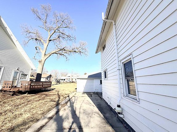 4th image of 102 North Taylor Street