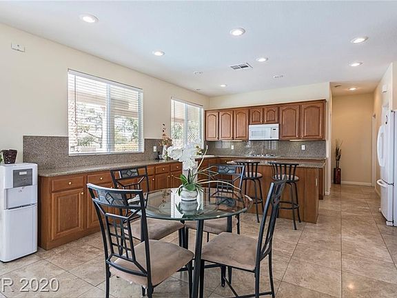 3rd image of 2734 Cool Lilac Ave
