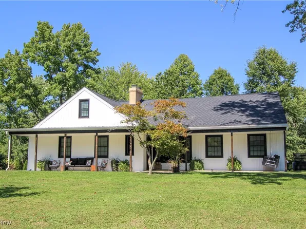 207 Harmon Rd, Aurora, OH 44202