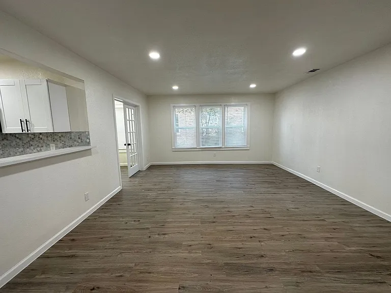 5934 Victor St #3 — Photo 6