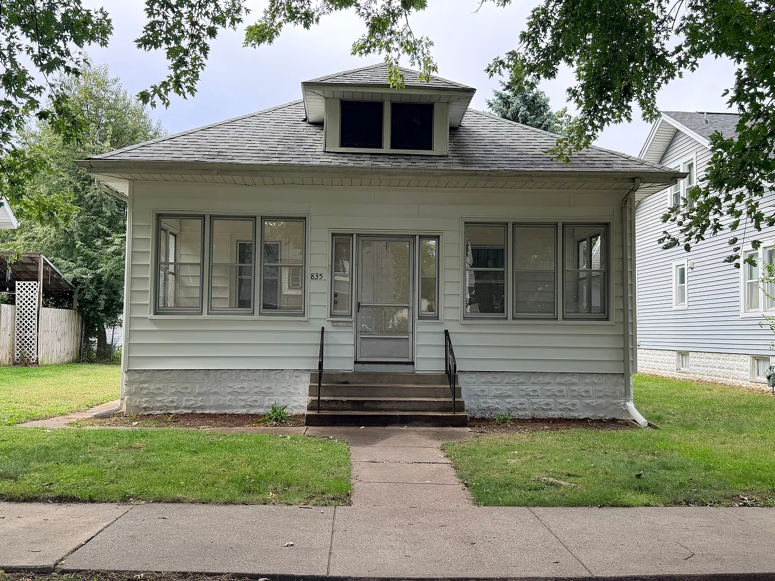 2 bed, 988 sqft, $1,695 — Photo 1