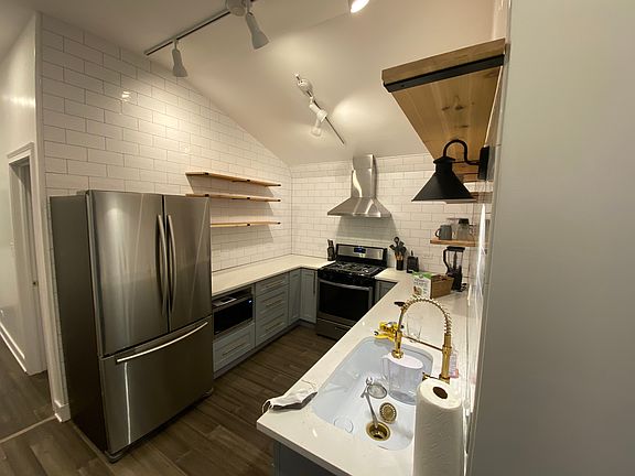 3rd image of 4140 N Melvina Ave #2