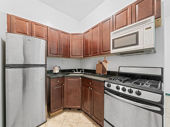 3rd image of 1264 Lex Ave #7S