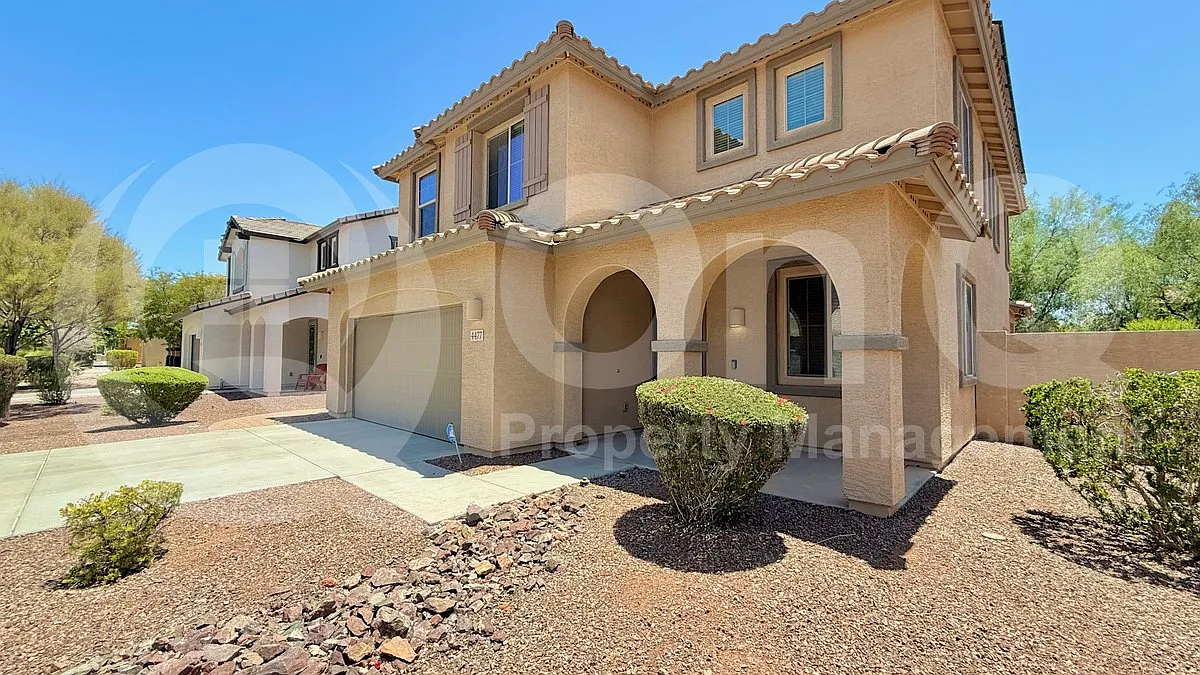 5 bed, 3.0 bath, 2566 sqft, $2,995 — Photo 4