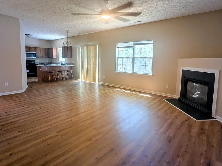 1806 Raj Dr — Photo 2