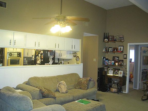 5th image of 424 Broadmoor St