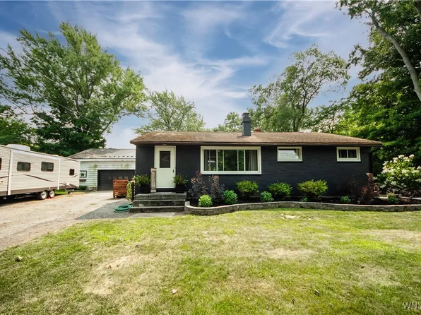 5474 Stone Rd, Lockport, NY 14094