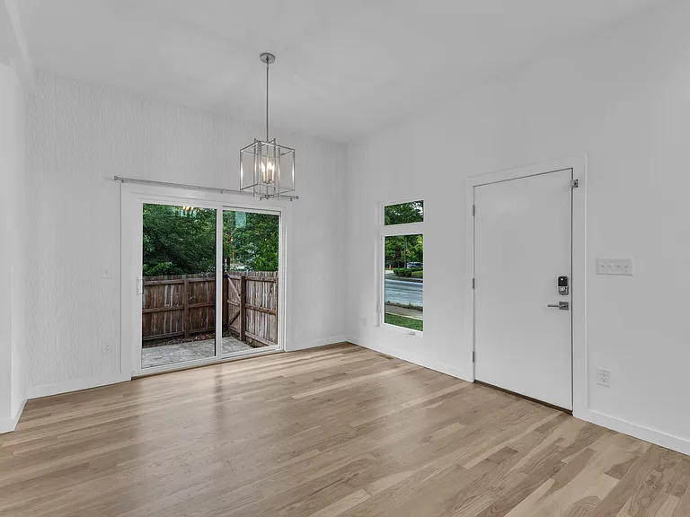 304 S Tarboro St — Photo 17