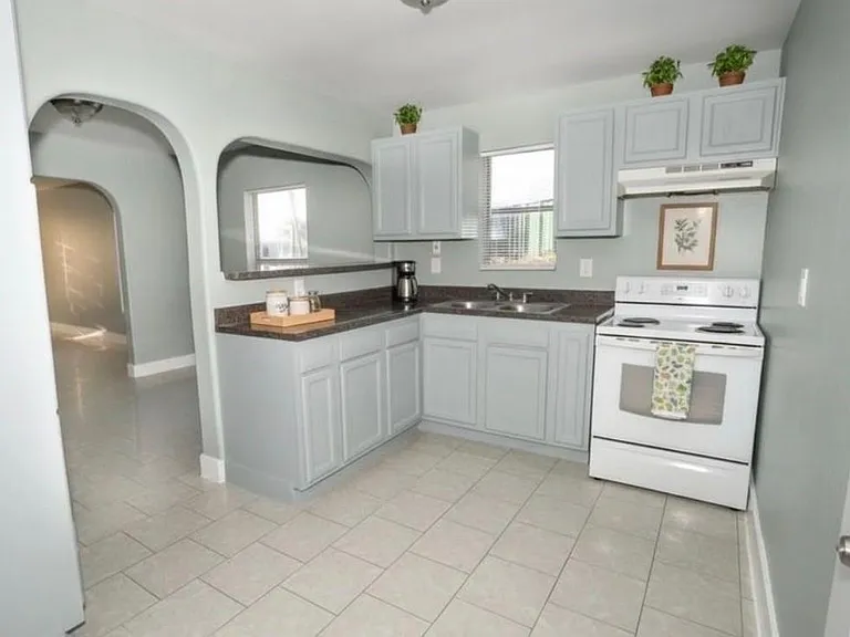 4826 Bristol St — Photo 5