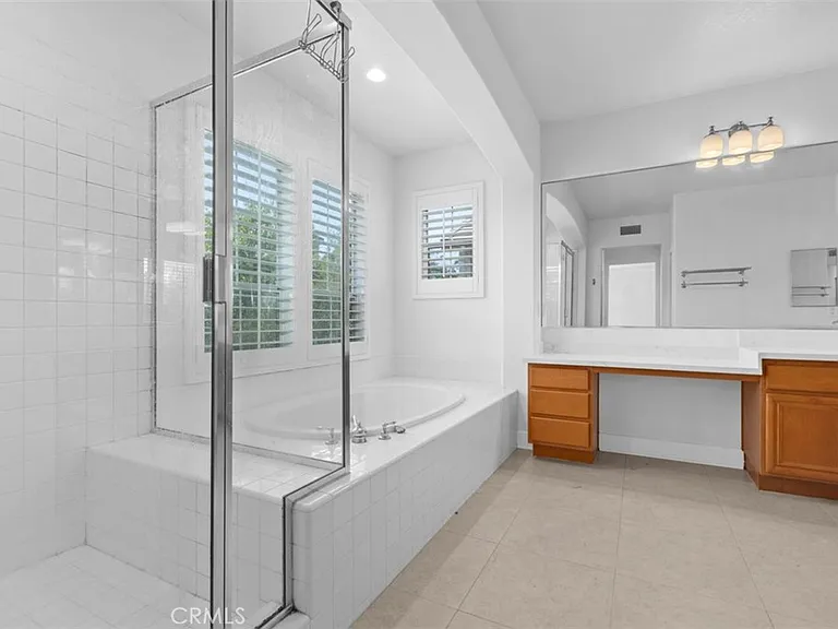 82 Laurelhurst Dr — Photo 17