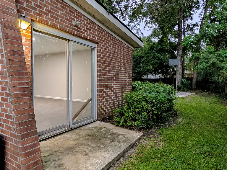 10574 Dorchester Rd — Photo 35