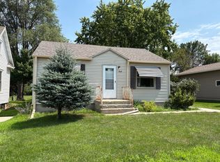 704 N Josephine Ave, Madison, SD 57042