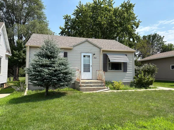 704 N Josephine Ave, Madison, SD 57042