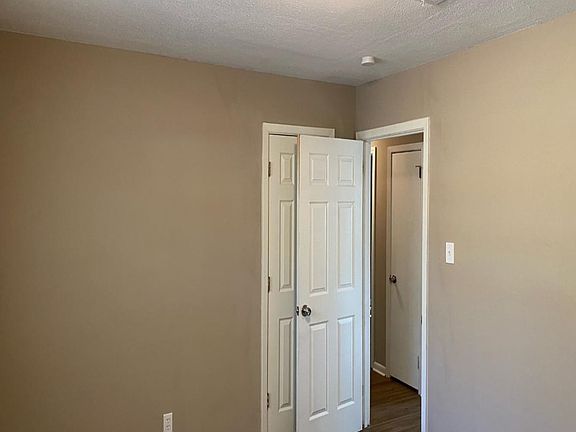 5th image of 504 Lindenhurst Dr