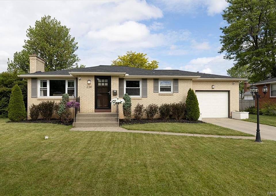 1st image of 234 Woodcrest Dr