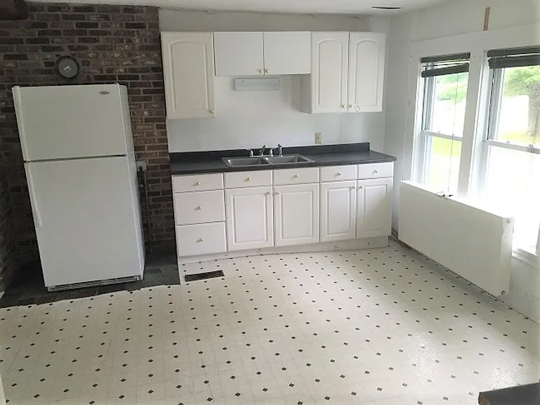 83 Park St — Photo 3