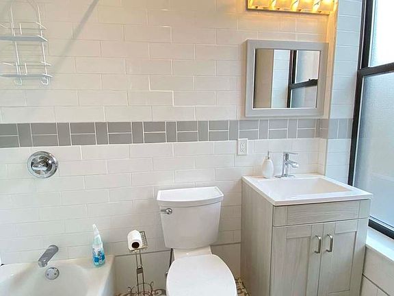 3rd image of 217A Smith St Floor 2