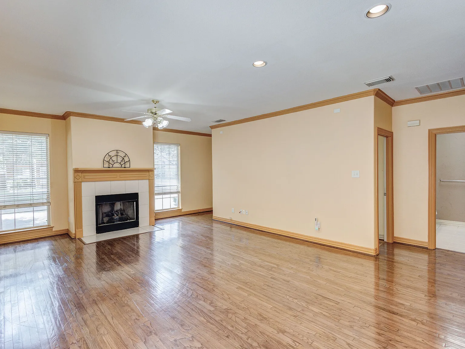 3 bed, 1639 sqft, $2,600 — Photo 3