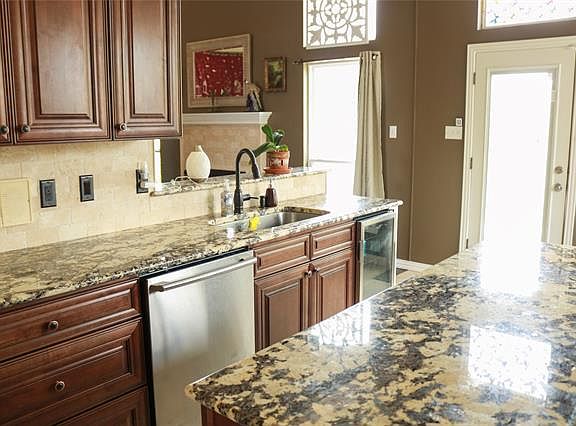 4th image of 5806 Chatsworth Ct