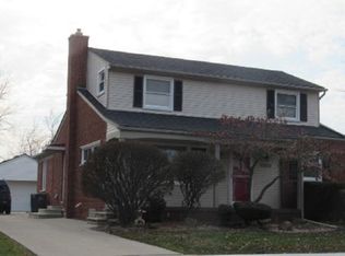 22822 Clairwood St, Saint Clair Shores, MI 48080