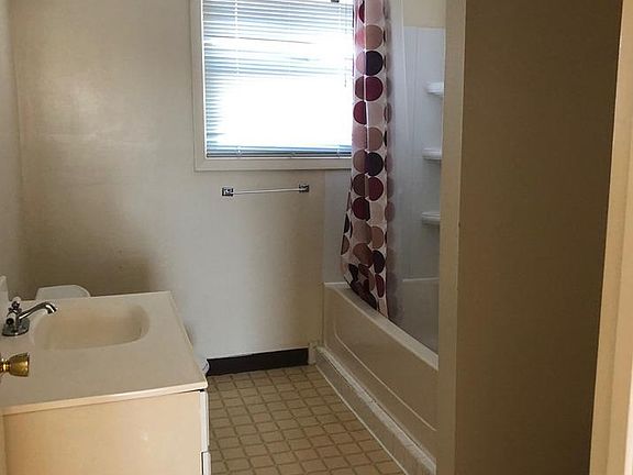 3rd image of 211 W Willard St